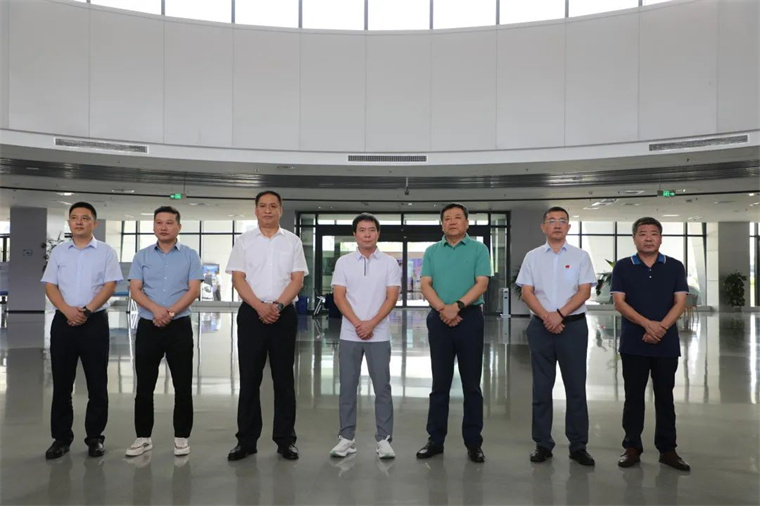 BIBO必博官网体育陪同舒华体育来滨考察体育产业发展情况