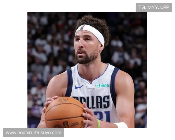 克莱·汤普森利用无球跑动拉开空间提升三分命中率差异明显