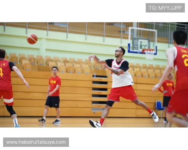 张帅训练完直接拎着爱马仕去吃路边摊？